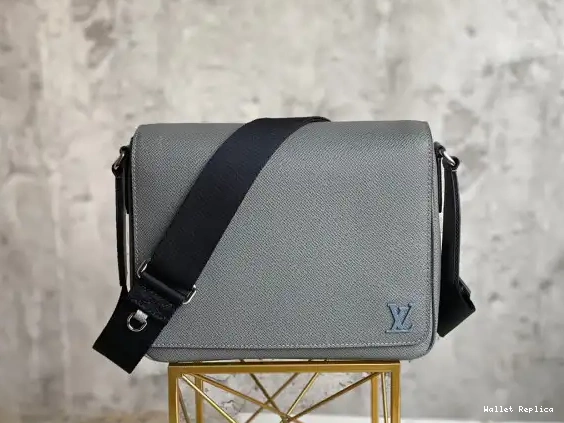 DISTRICT VUITTON PM LOUIS 0630